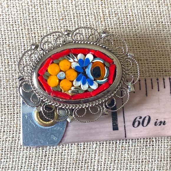Vintage Unsigned Filigree Edge Micro Mosaic Broach - Picture 4 of 5